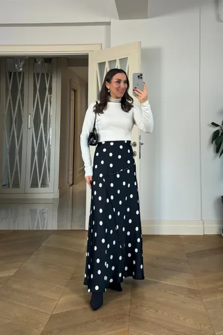 Jupe en satin à pois avec taille élastiquée