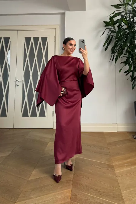 Kayık Yaka Kol Detaylı Saten Elbise