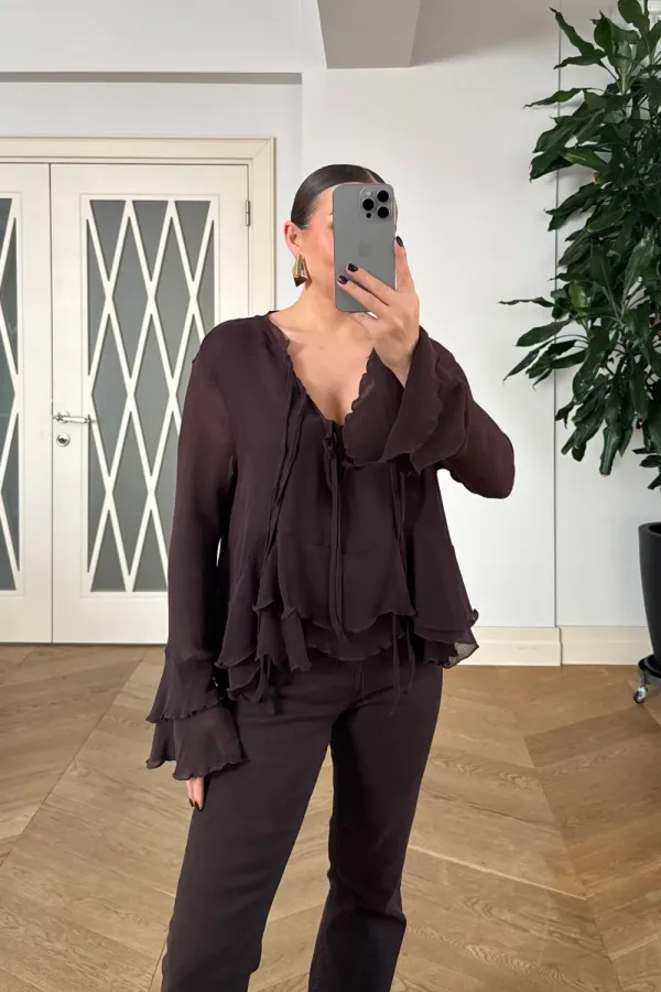 Bağcık Detaylı Fırfırlı Uzun Kollu Bluz