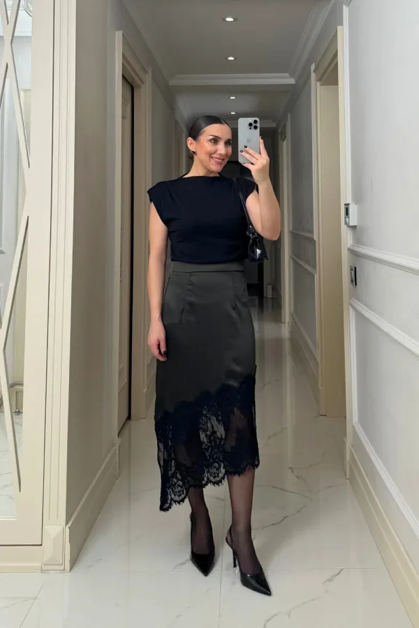 Asimetrik Kesim Dantel Detaylı Saten Etek