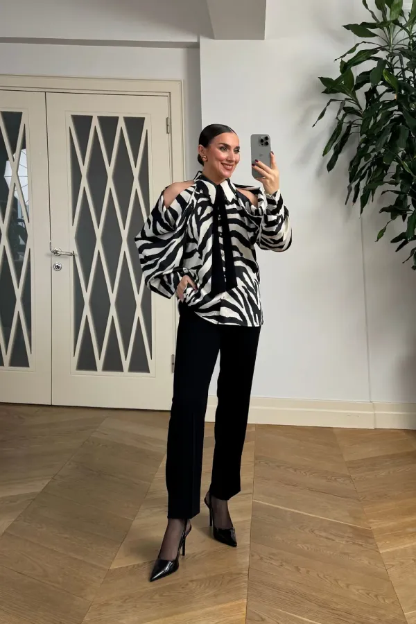 Omuz Dekolteli Desenli Uzun Kollu Bluz