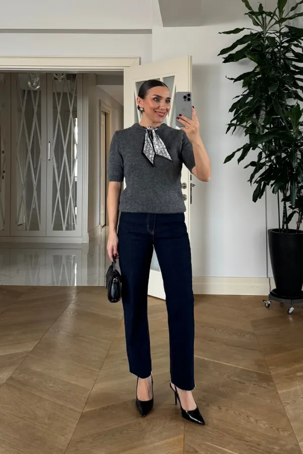 Kısa Kollu Fularlı Triko Kazak