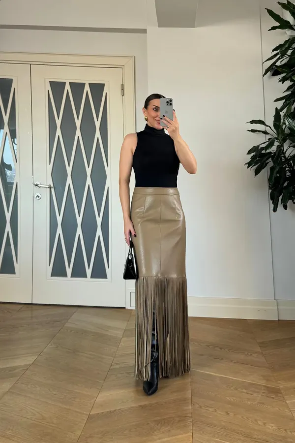 Suni Deri Püskül Detaylı Mini Etek