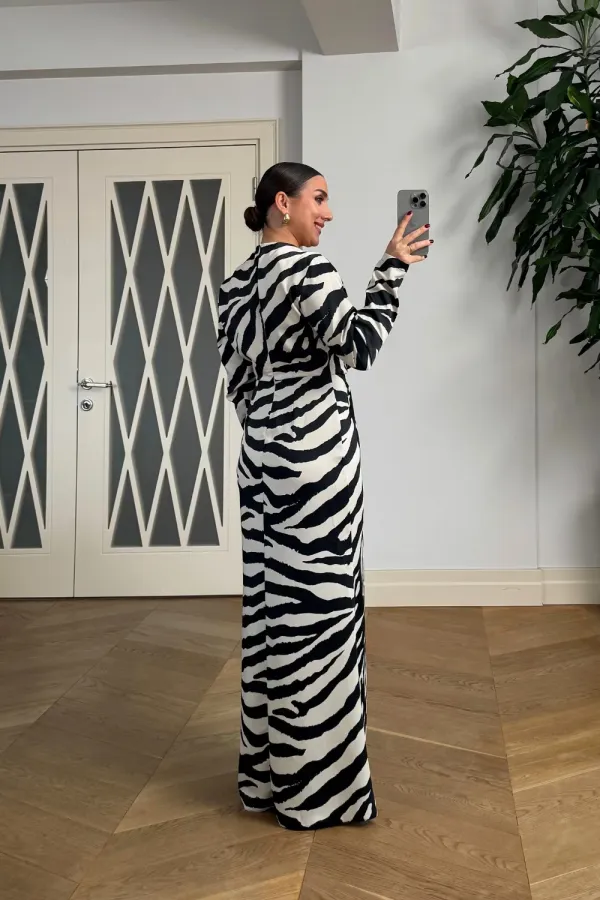 Zebra Desenli V Yaka Uzun Elbise