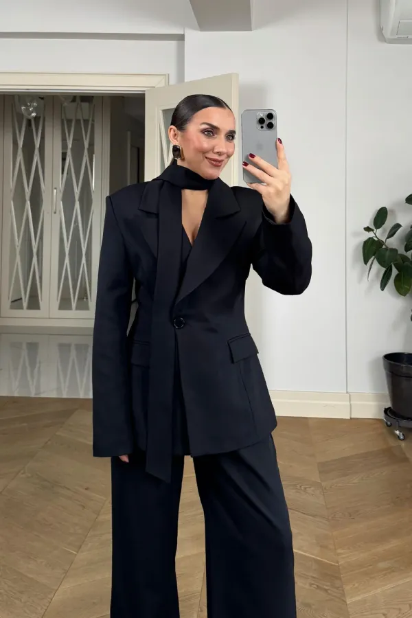 Fular Detaylı Blazer Kadın Ceket
