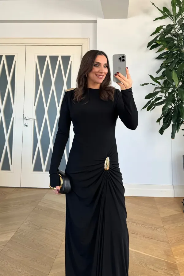 Toka Detaylı Büzgülü Uzun Kollu Elbise