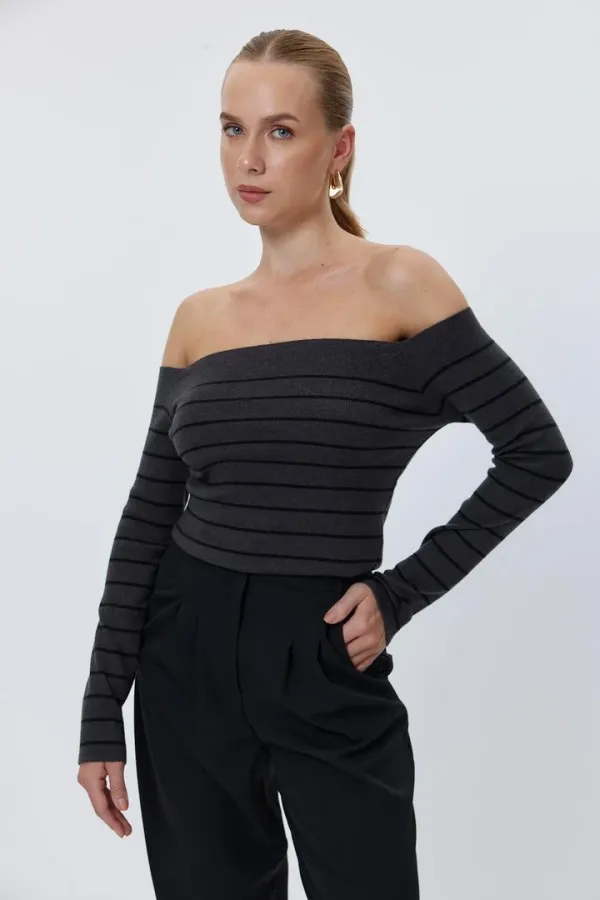 Kayık Yaka Çizgili Triko Kadın Kazak