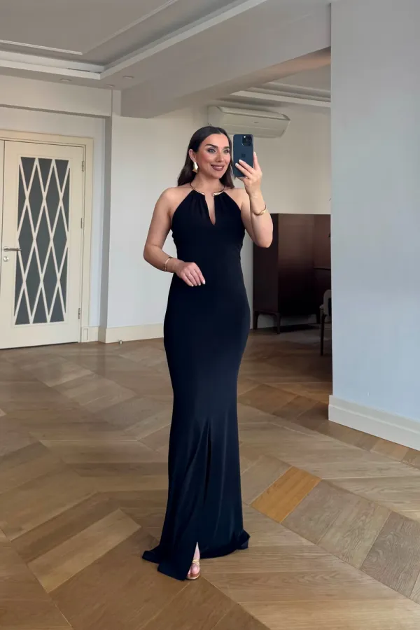Halter Yaka Aksesuar Detaylı Uzun Elbise Halter Yaka Aksesuar Detaylı Uzun Elbise