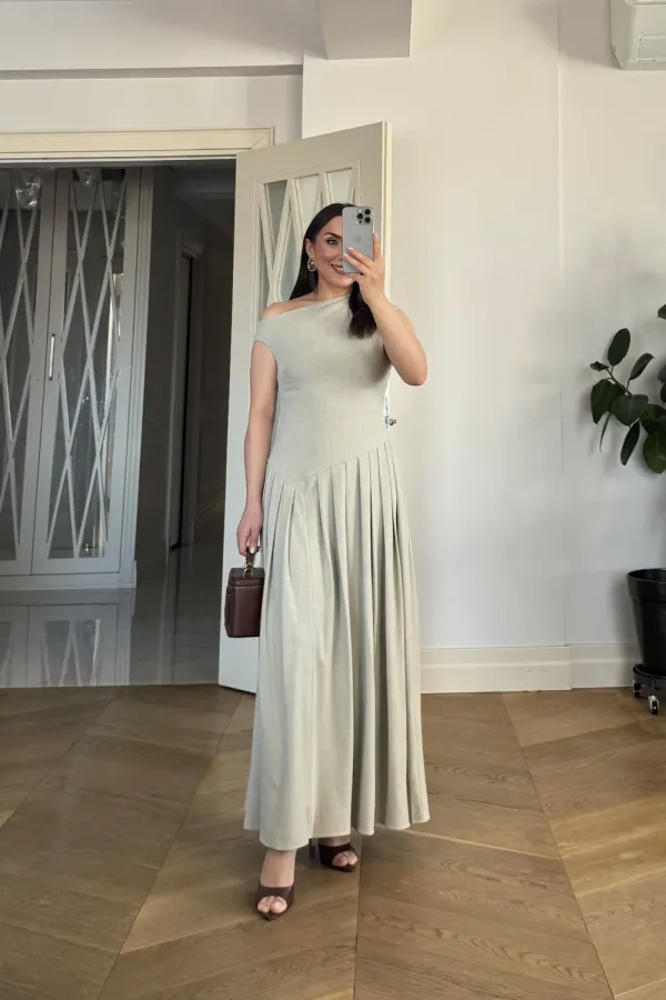 Kayık Yaka Pile Detaylı Midi Elbise