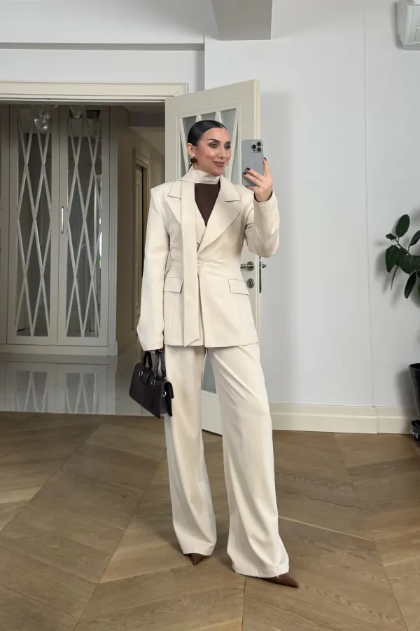 Fular Detaylı Blazer Kadın Ceket