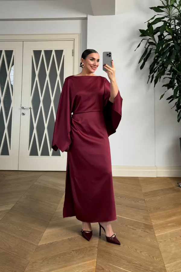 Kayık Yaka Kol Detaylı Saten Elbise