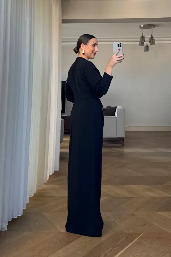 V Yaka Toka Detaylı Uzun Kollu Elbise