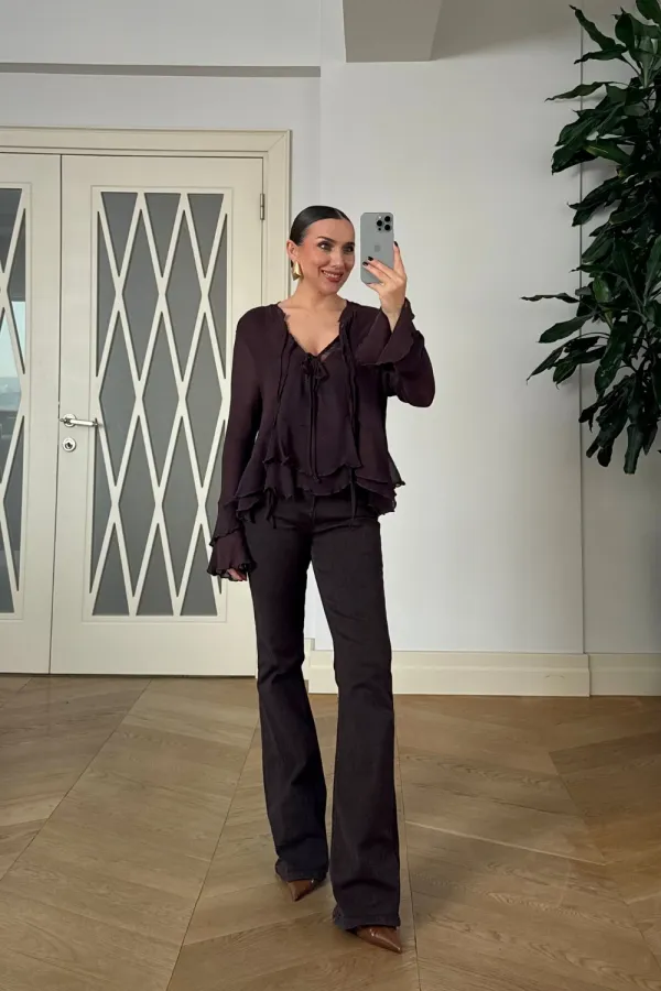 Bağcık Detaylı Fırfırlı Uzun Kollu Bluz