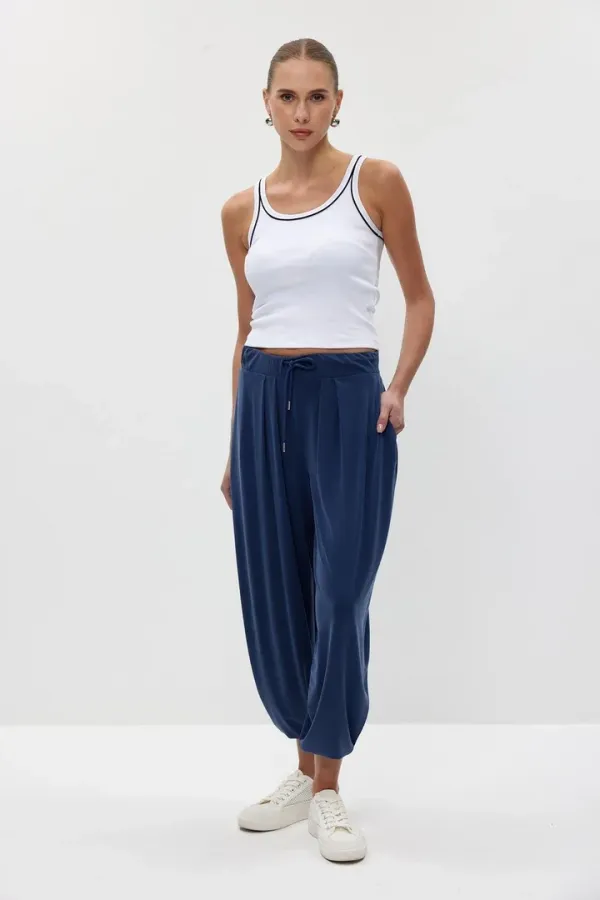 U Yaka Biyeli Kadın Atlet