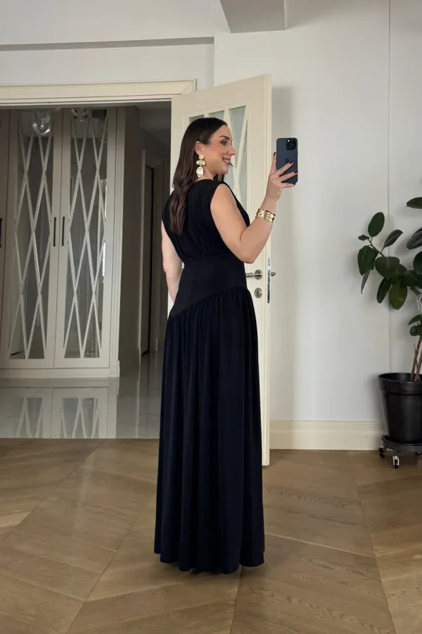 Büzgü Detaylı Sıfır Kol Uzun Elbise