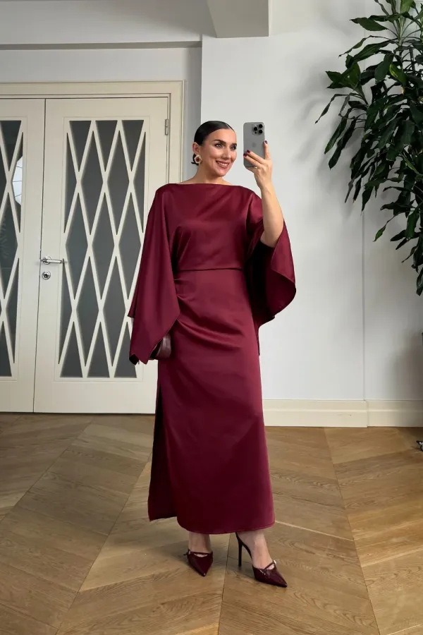 Kayık Yaka Kol Detaylı Saten Elbise