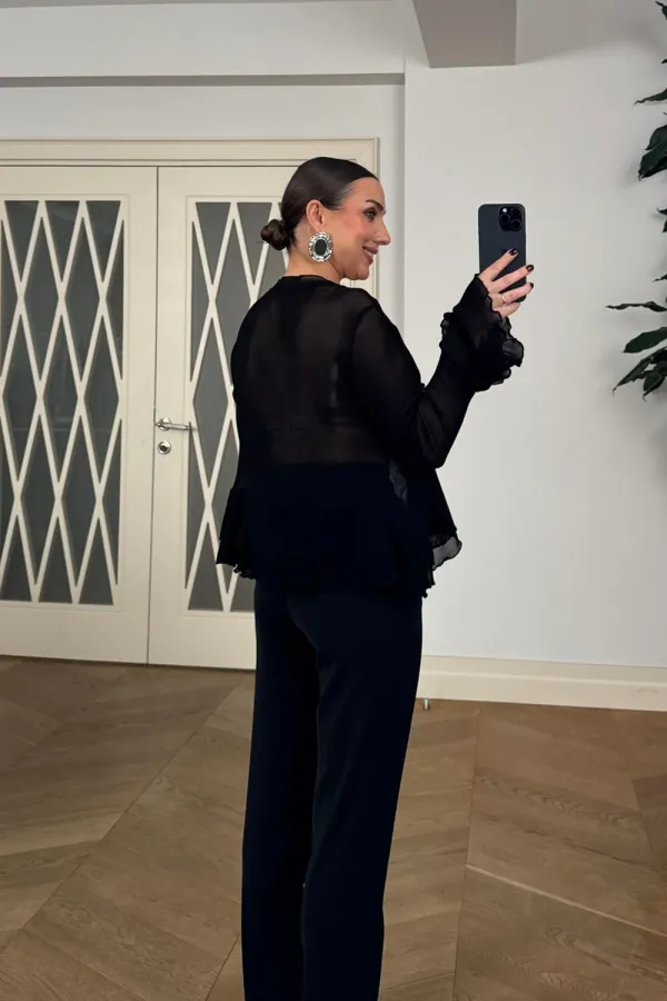 Bağcık Detaylı Fırfırlı Uzun Kollu Bluz