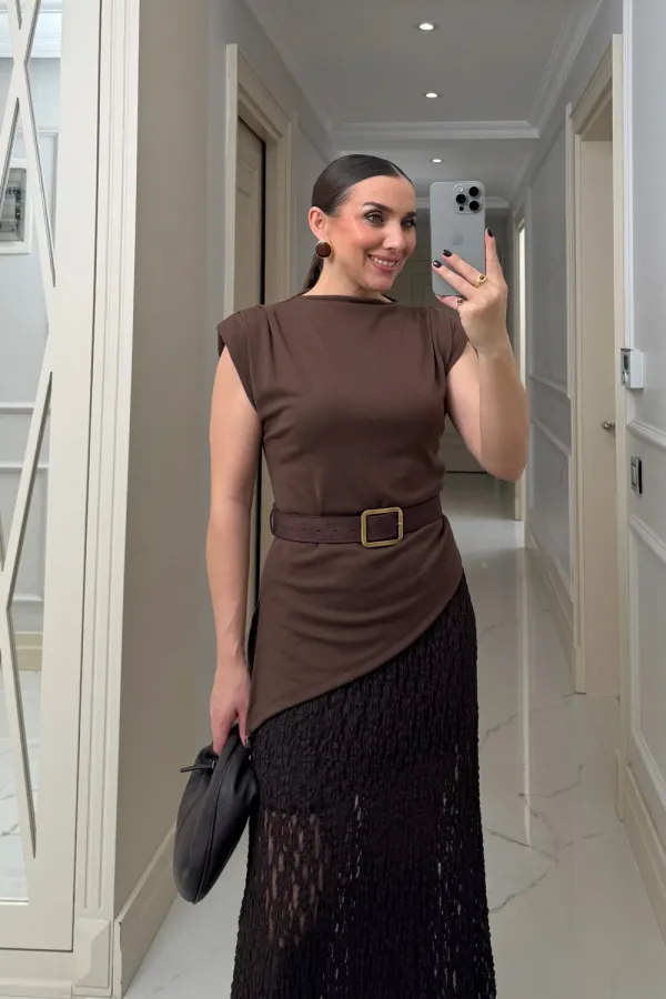 Vatkalı Asimetrik Sıfır Kol Bluz