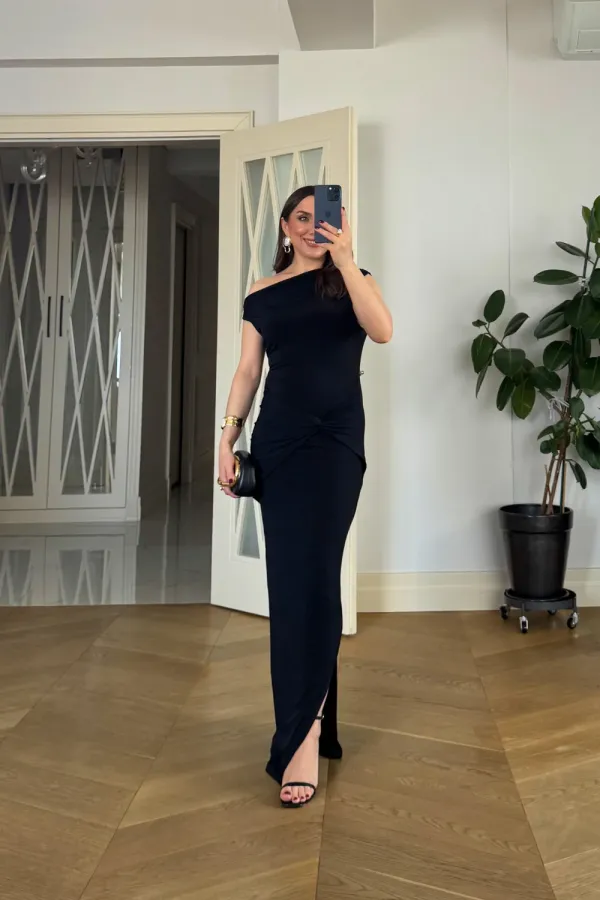 Düşük Omuz Düğüm Detaylı Uzun Elbise