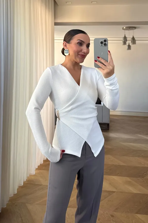 Kruvaze Yaka Toka Detaylı Bluz