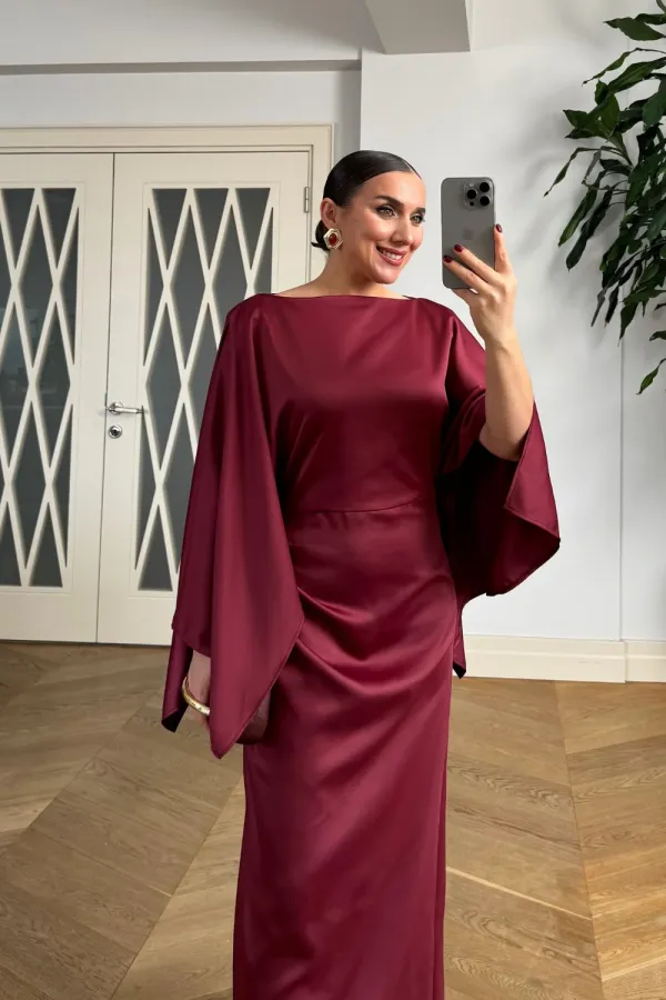 Kayık Yaka Kol Detaylı Saten Elbise