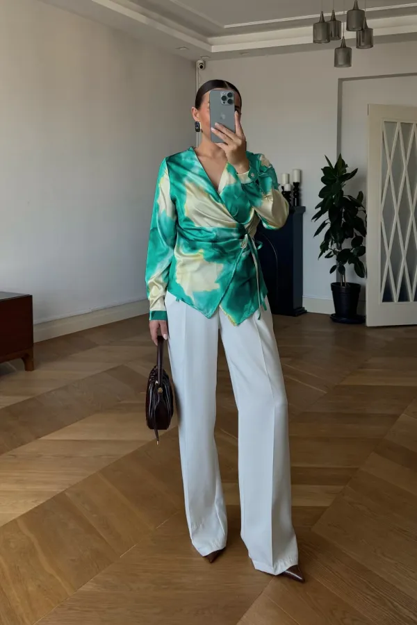 Kruvaze bağlamalı Desenli Bluz