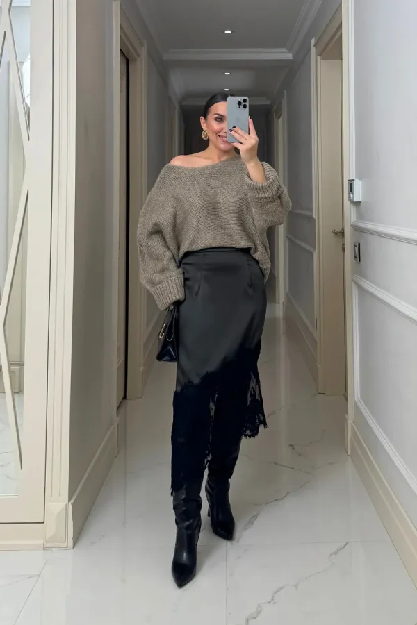 Asimetrik Kesim Dantel Detaylı Saten Etek