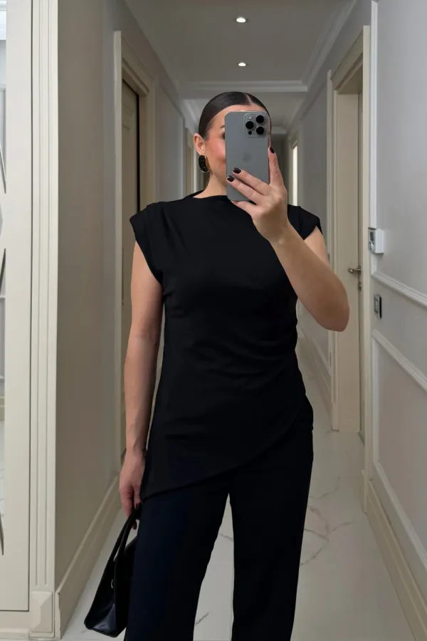 Vatkalı Asimetrik Sıfır Kol Bluz