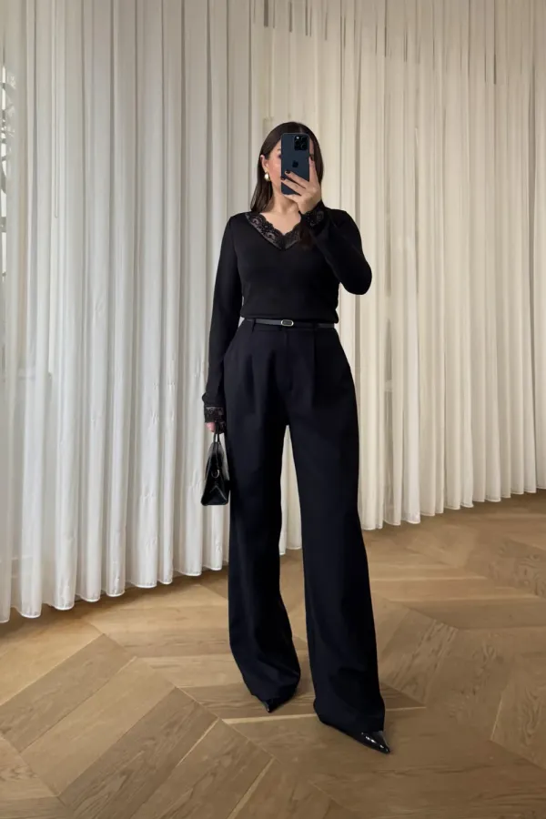 V Yaka Dantel Detaylı Bluz