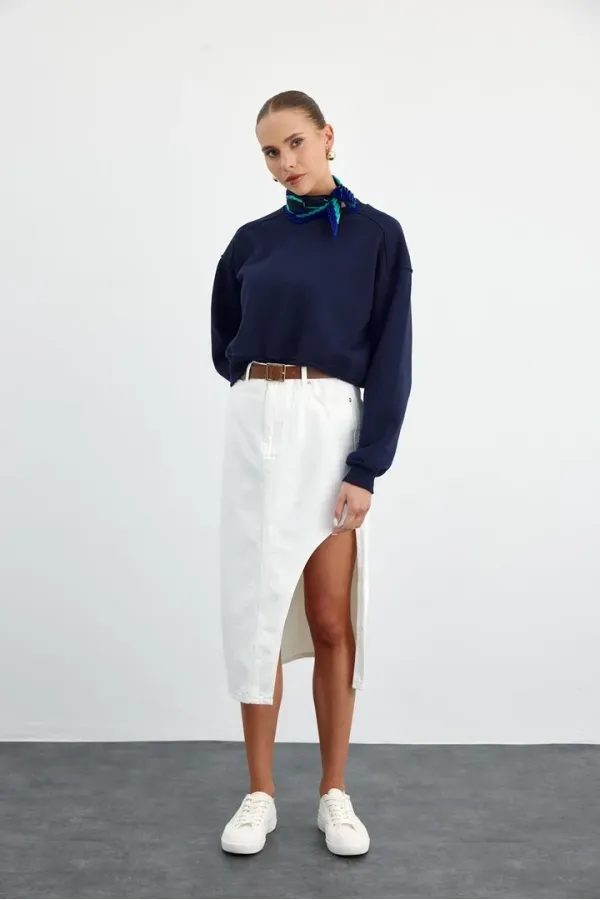 Asimetrik Yırtmaç Detaylı Midi Kot Etek