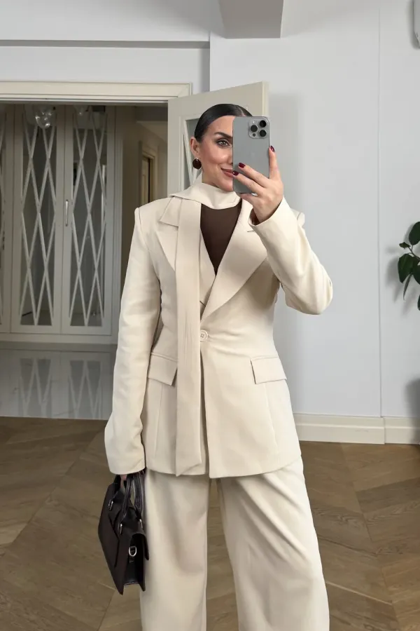Fular Detaylı Blazer Kadın Ceket