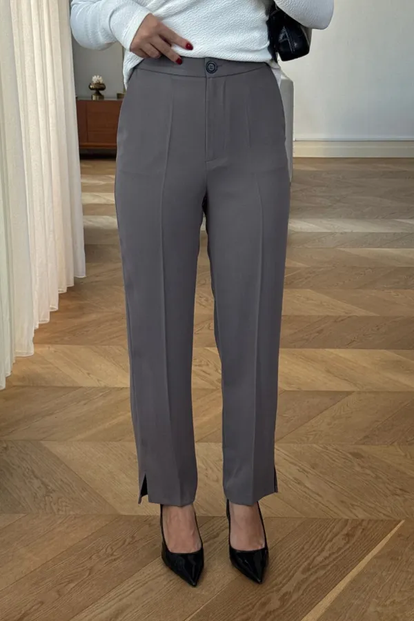 Paçası Yırtmaçlı Kadın Pantolon