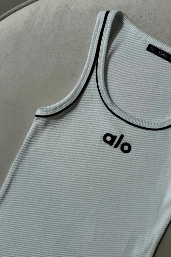 U Yaka İşlemeli Kadın Atlet