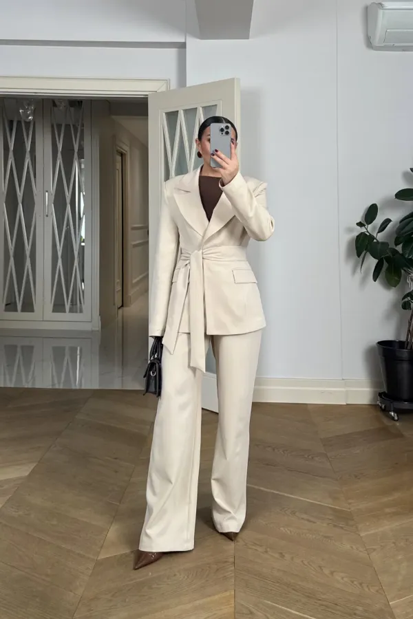 Fular Detaylı Blazer Kadın Ceket