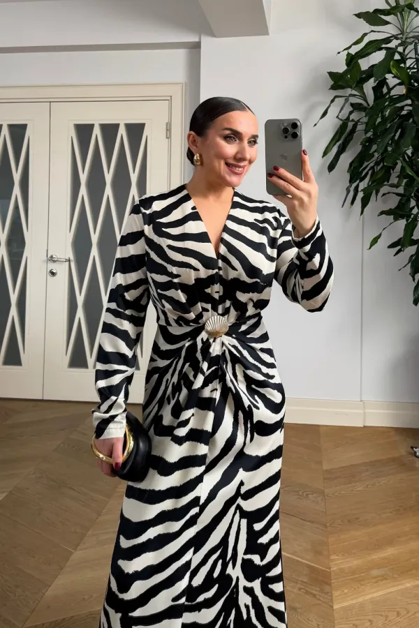Zebra Desenli V Yaka Uzun Elbise