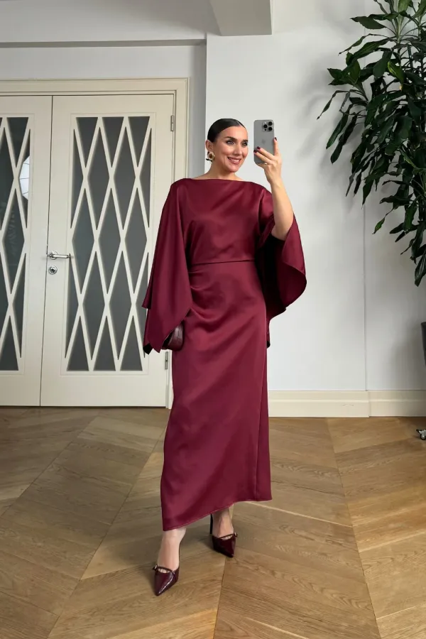 Kayık Yaka Kol Detaylı Saten Elbise