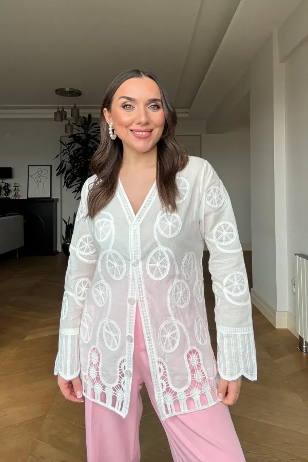 Kroşe Nakışlı V Yaka Kadın Gömlek
