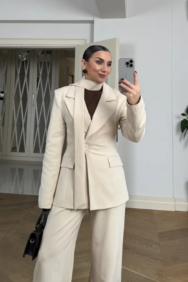 Fular Detaylı Blazer Kadın Ceket