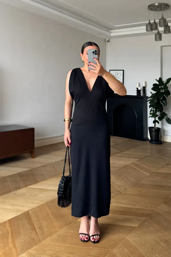 V Yaka Toka Detaylı Midi Elbise