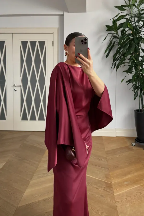 Kayık Yaka Kol Detaylı Saten Elbise