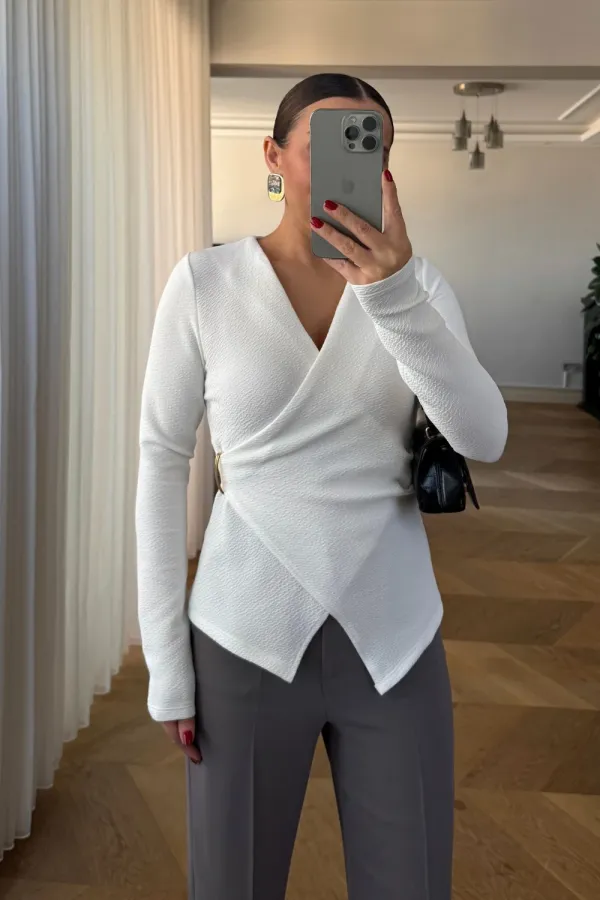 Kruvaze Yaka Toka Detaylı Bluz