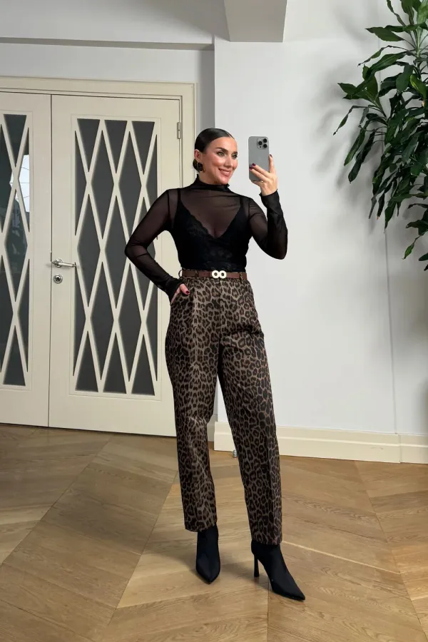 Kemerli Leopar Desenli Kadın Pantolon