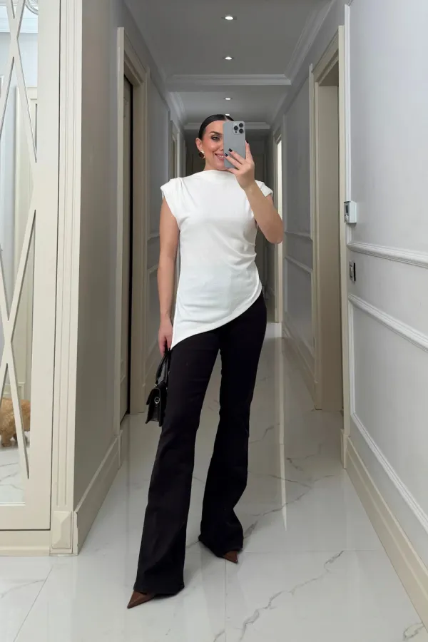 Vatkalı Asimetrik Sıfır Kol Bluz