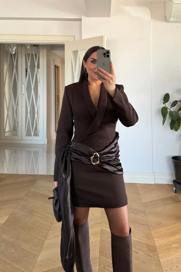 Kruvaze Yaka Toka Detaylı Mini Elbise