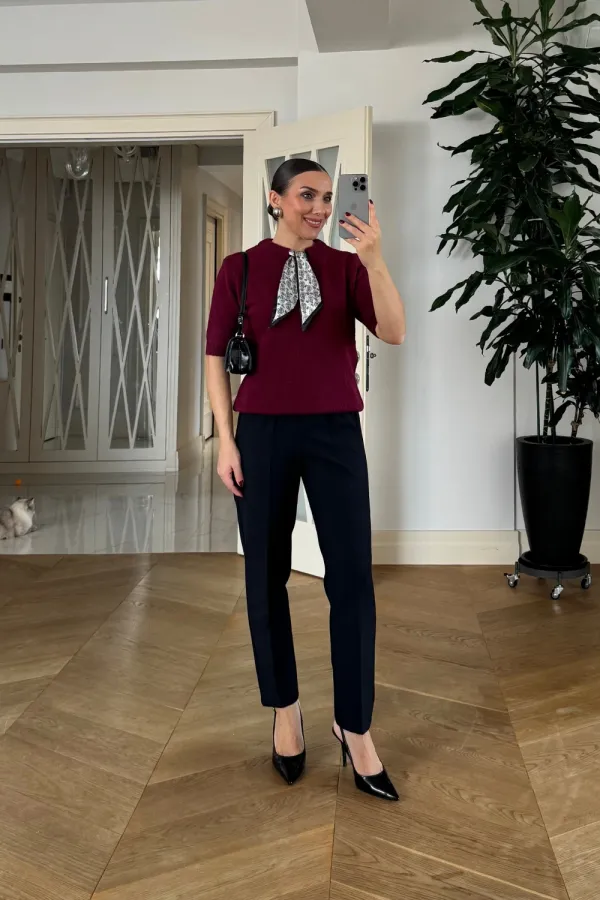 Short-Sleeved Knitted Sweater with Scarf