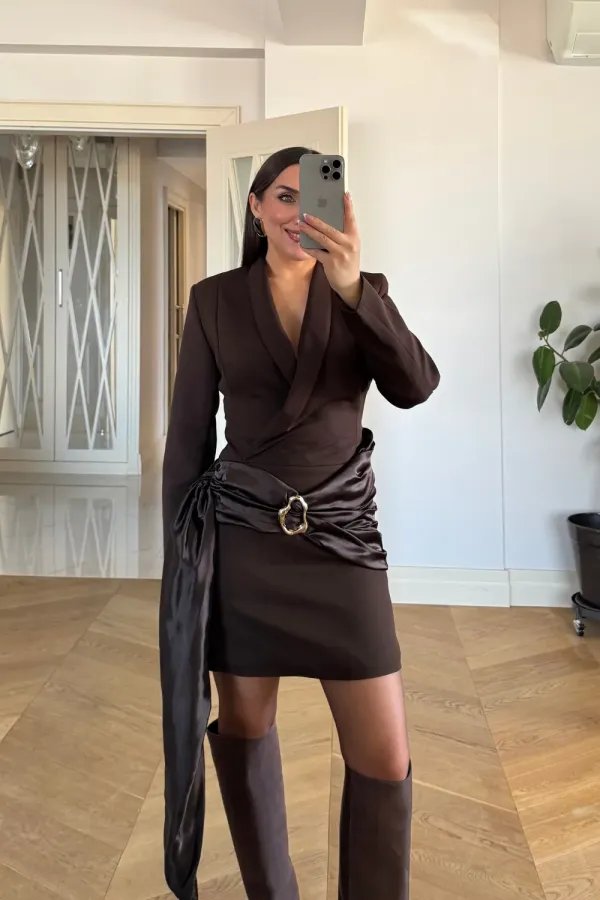 Kruvaze Yaka Toka Detaylı Mini Elbise