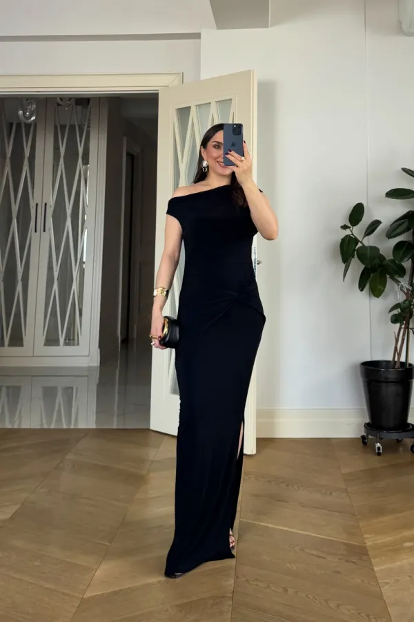 Düşük Omuz Düğüm Detaylı Uzun Elbise