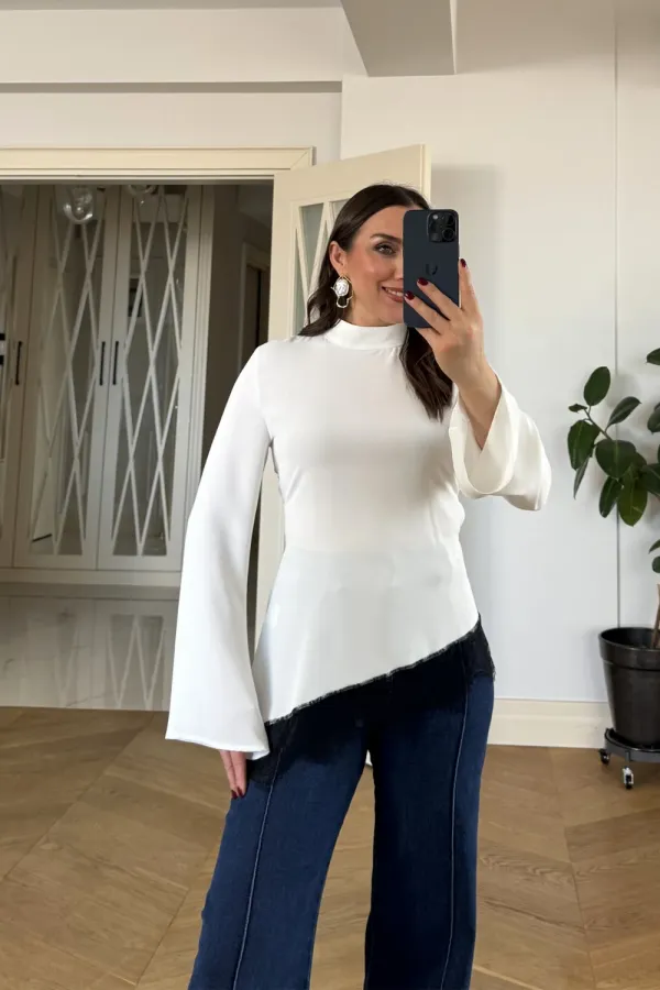 Dik Yaka Dantel Detaylı Asimetrik Bluz