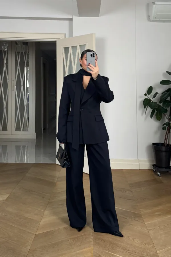 Fular Detaylı Blazer Kadın Ceket