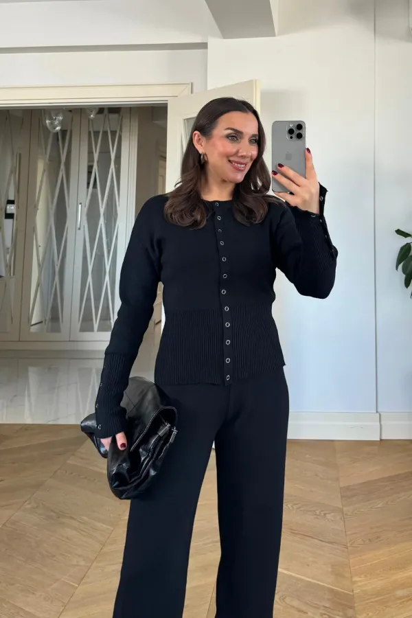 Bisiklet Yaka Çıtçıt Detaylı Triko Takım